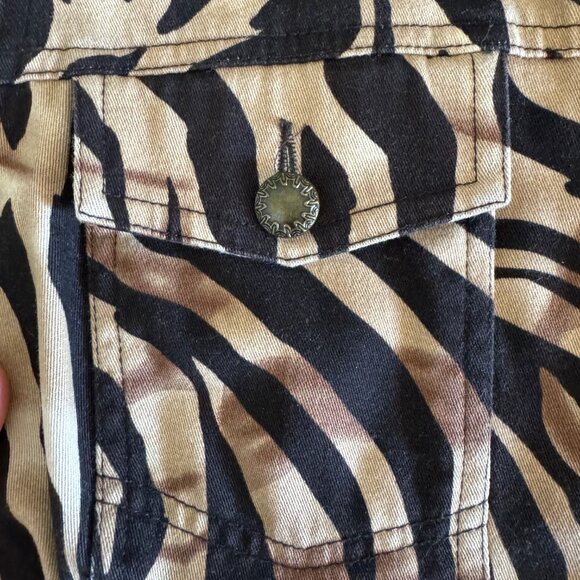 Lucy & Laurel - Zebra Printed Cotton Denim Jacket - Picture 6 of 7